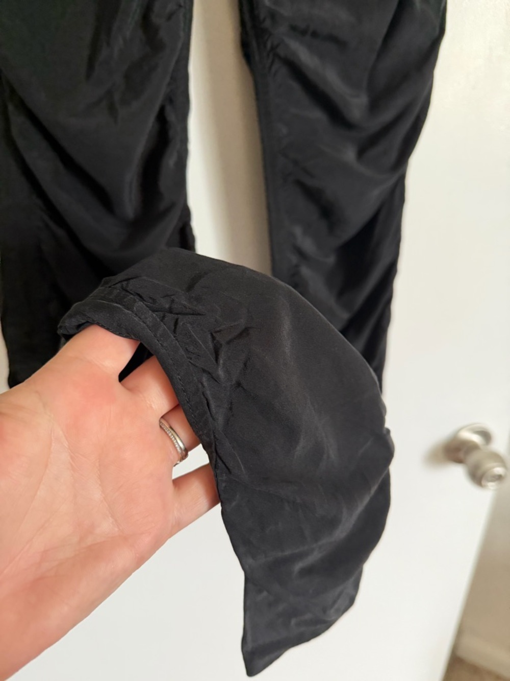 Diane Von Furstenberg Black Silk Ruched Skinny Drawstring Closure Pants size 6 - Picture 3 of 9